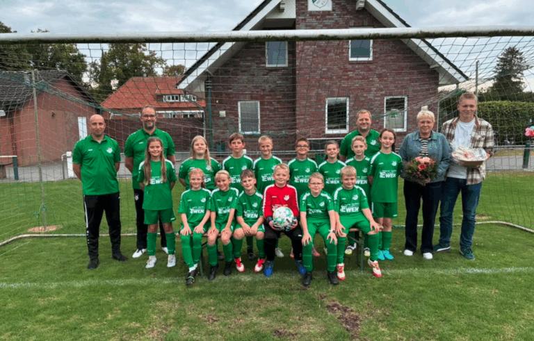 Mehr über den Artikel erfahren Neue Trikots für unsere E-Jugend